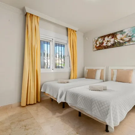 Sinfonia - 2br, Pool Apartment