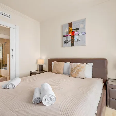 Sinfonia - 2br, Pool Apartment